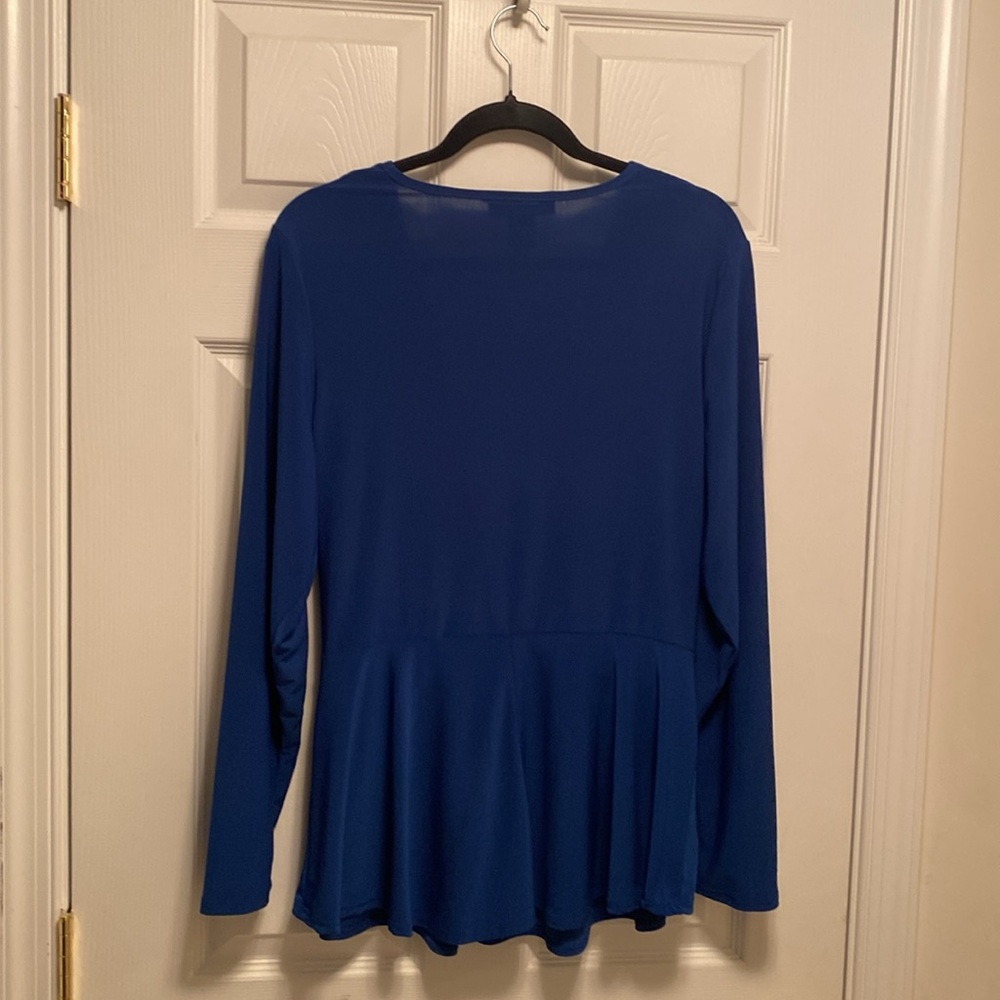 Brand New Ashley Stewart Blue Twist Front Top…size 14/16 - Picture 2 of 5